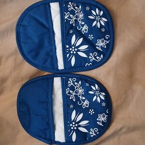 Fingertip Gripper Hot Pads Temp Tations Blue NIB Gift Boxed